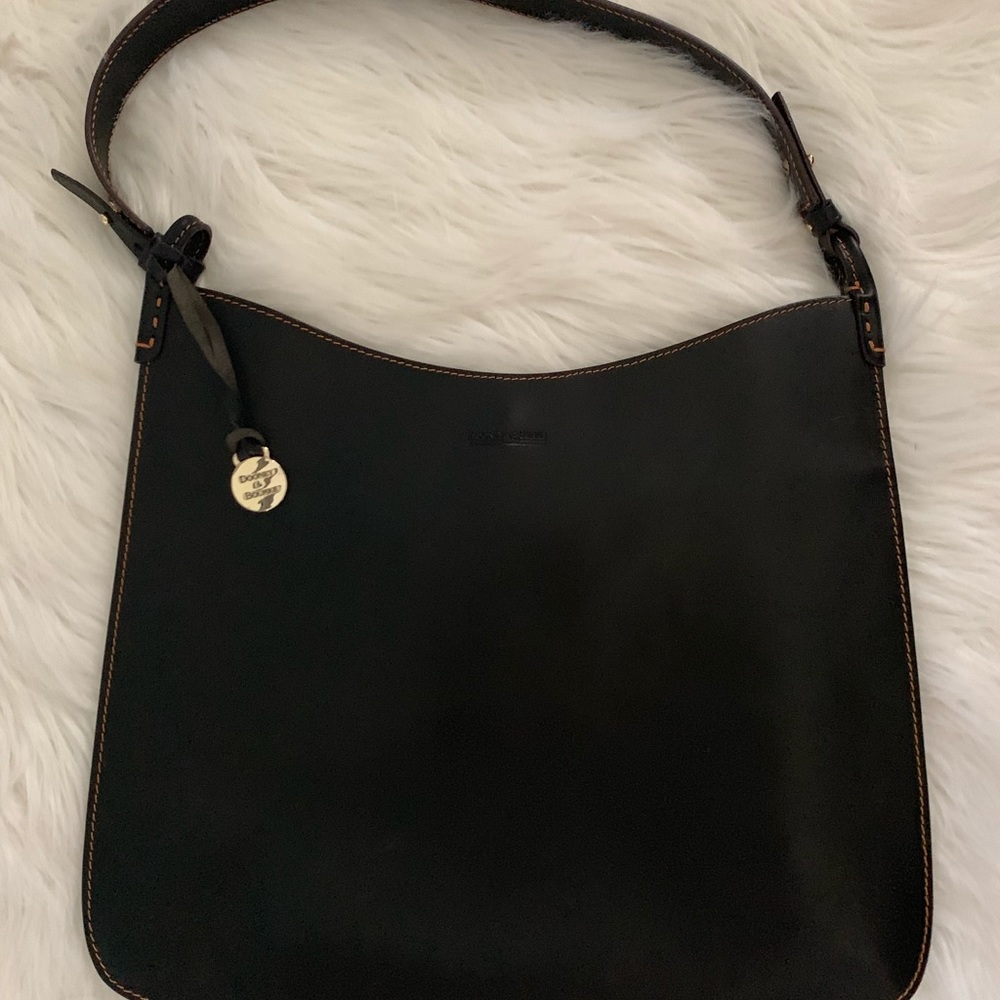 Dooney & Burke leather shldr purse.